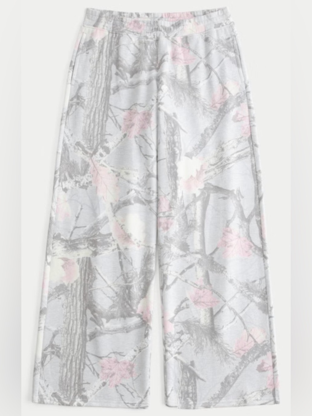 Hollister | Camo Baggy Sweatpants in Light Grey Camo | Size Large Short ✨NEW✨